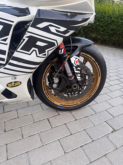 Yamaha YZF-R1 4 of 5