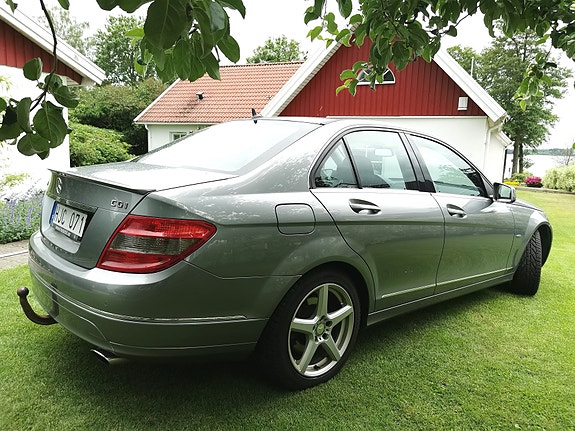 Mercedes-Benz C350 2 of 5