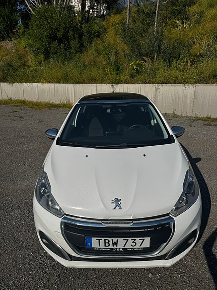 Peugeot 208 7 of 17
