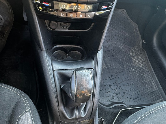Peugeot 208 15 of 17