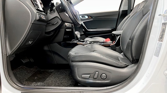 Kia Ceed 15 of 17
