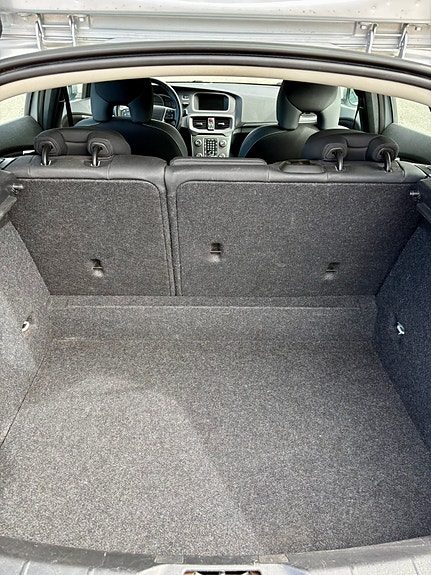 Volvo V40 6 of 9