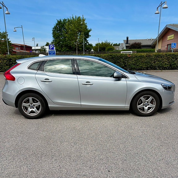 Volvo V40 4 of 9