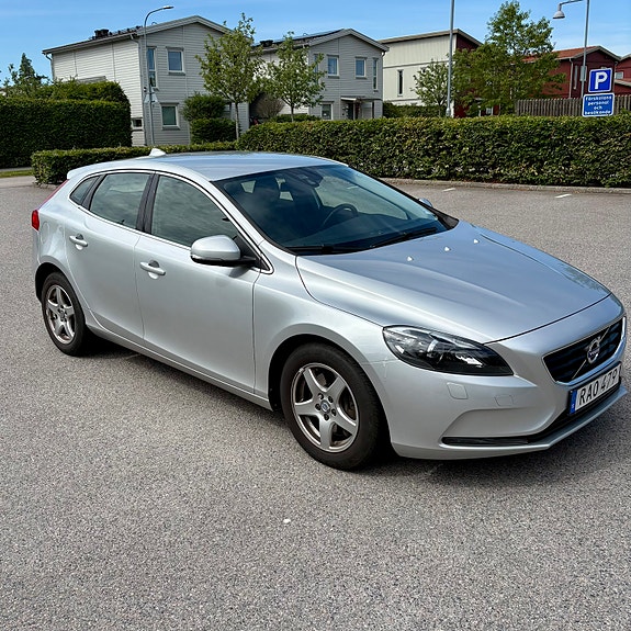 Volvo V40 3 of 9