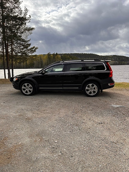 Volvo XC70 2 of 5