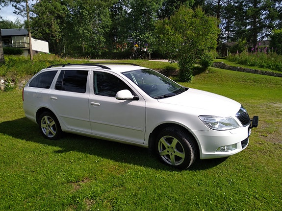 Skoda Octavia 2 of 5