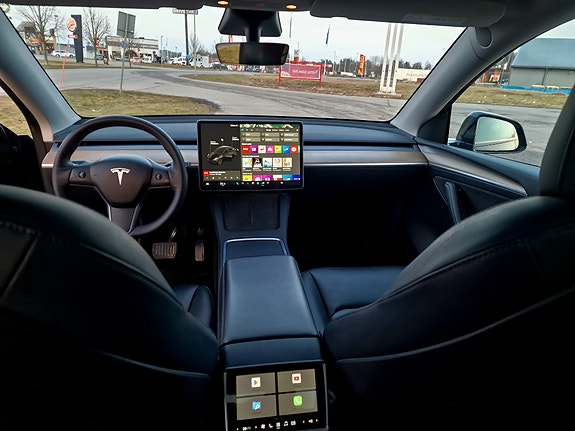 Tesla Model Y 9 of 11