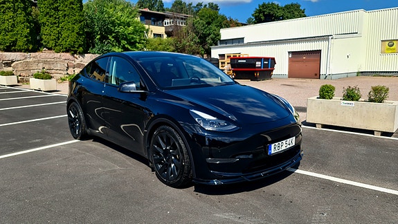 Tesla Model Y 7 of 11