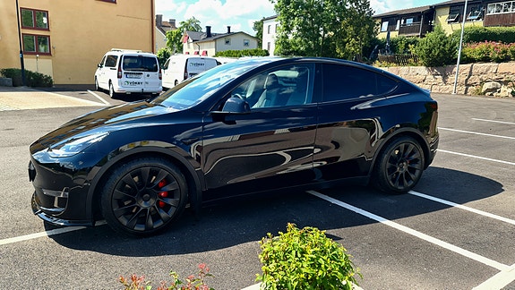 Tesla Model Y 2 of 5