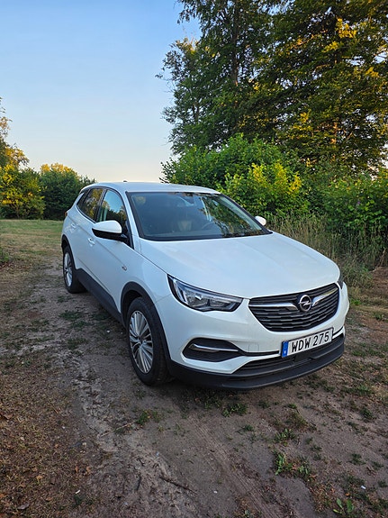 Opel Grandland X 2 of 3