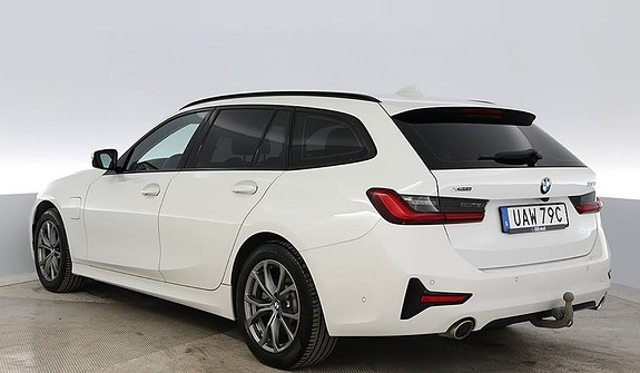 BMW 330e 3 of 7