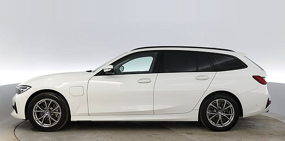 BMW 330e 2 of 7