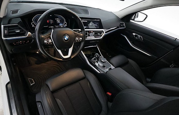 BMW 330e 4 of 7