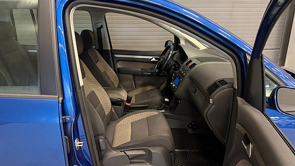 Volkswagen Touran Cross 16 of 26