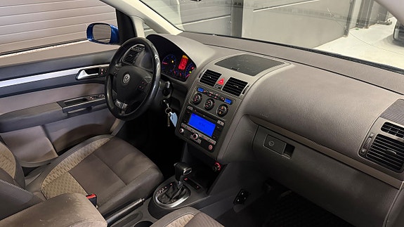 Volkswagen Touran Cross 17 of 26