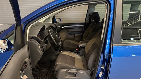 Volkswagen Touran Cross 11 of 26