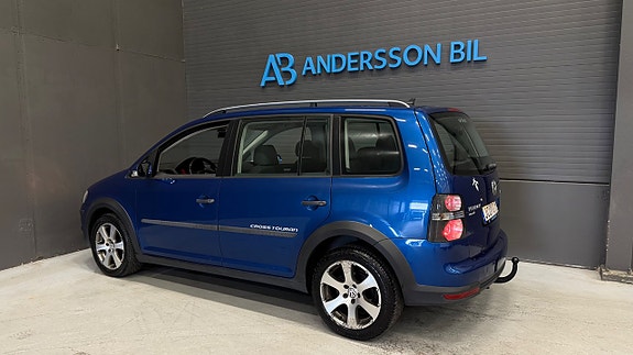 Volkswagen Touran Cross 7 of 26