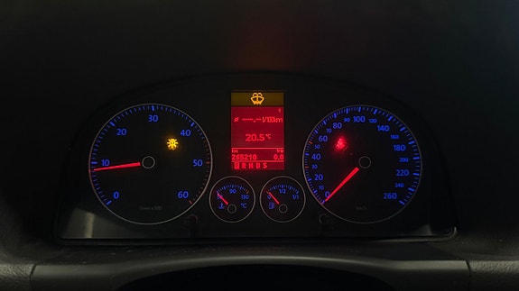 Volkswagen Touran Cross 19 of 26