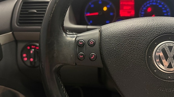 Volkswagen Touran Cross 23 of 26