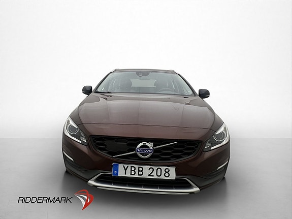 Volvo V60 Cross Country 2 of 5