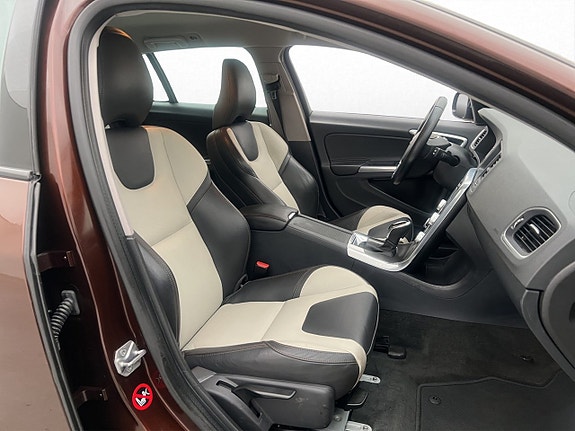 Volvo V60 Cross Country 13 of 30