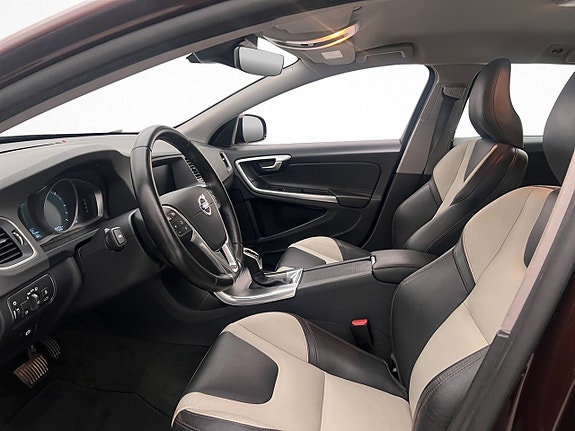 Volvo V60 Cross Country 11 of 30
