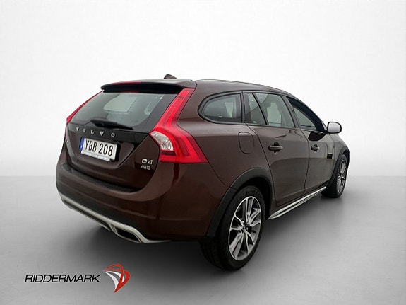 Volvo V60 Cross Country 8 of 30