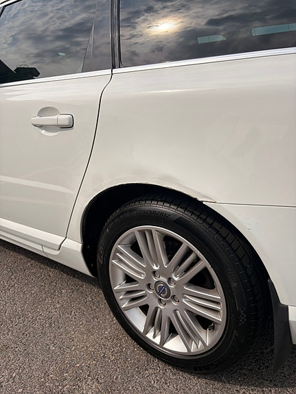 Volvo V70 2 of 5