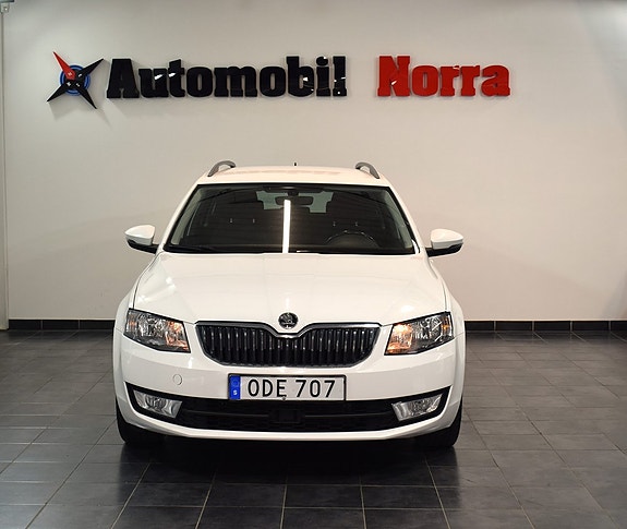 Skoda Octavia 2 of 5