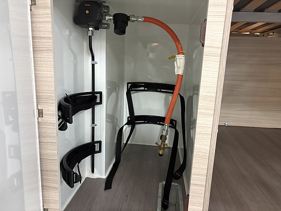 Adria TWIN 600 SPB Plus 8 of 21