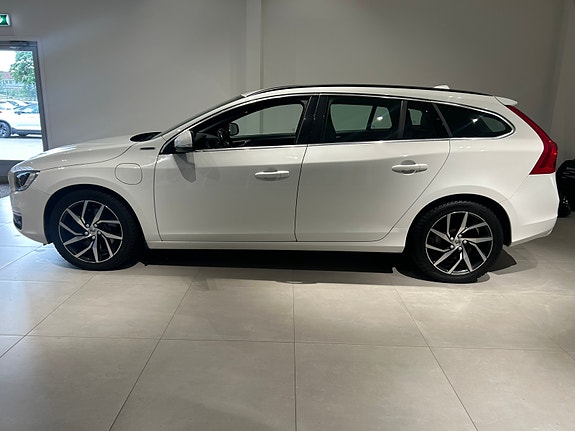 Volvo V60 4 of 5