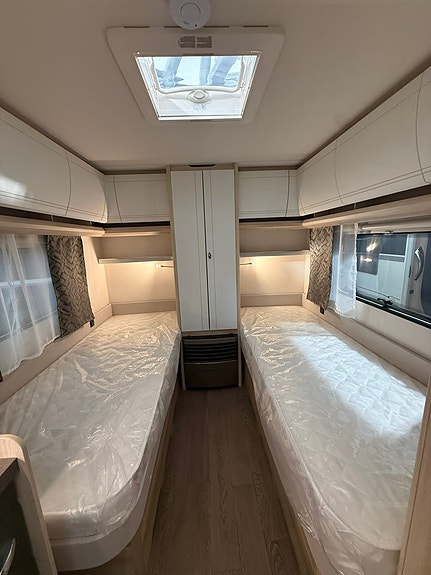 Hobby De Luxe 460 LU 4 of 8