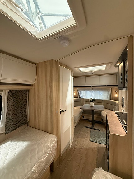 Hobby De Luxe 460 LU 5 of 8