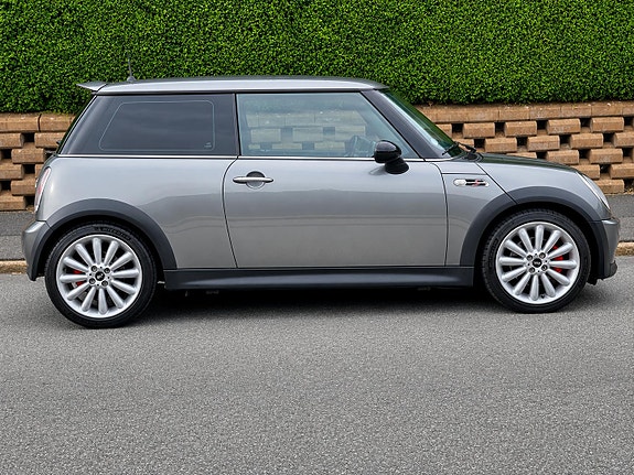 MINI Cooper S 2 of 5