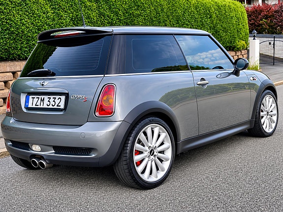MINI Cooper S 4 of 5