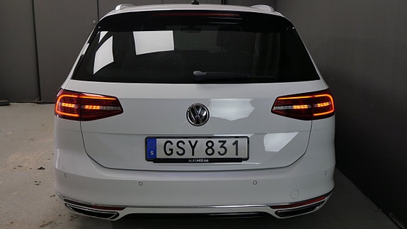Volkswagen Passat 8 of 20