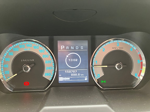 Jaguar XF 7 of 10