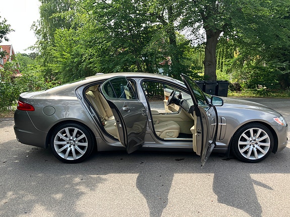 Jaguar XF 5 of 5
