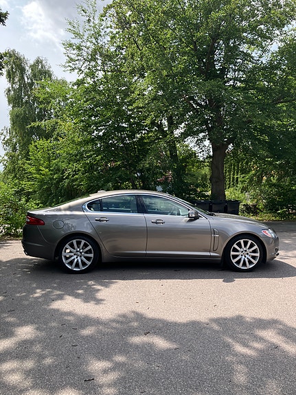 Jaguar XF 3 of 5