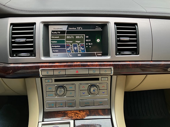 Jaguar XF 9 of 10