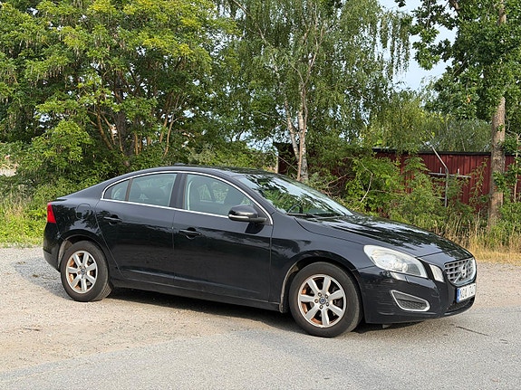 Volvo S60 3 of 5
