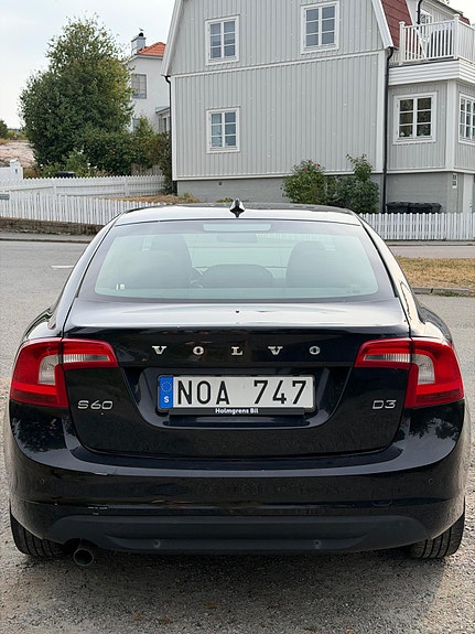 Volvo S60 4 of 5