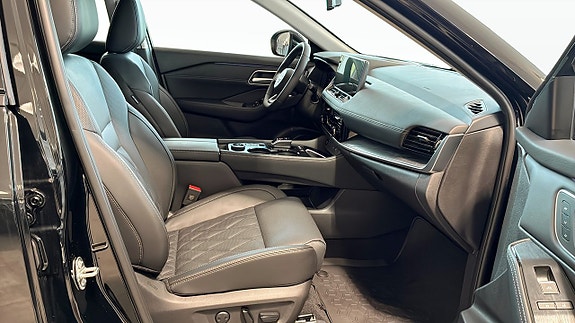 Nissan X-Trail 3 of 5