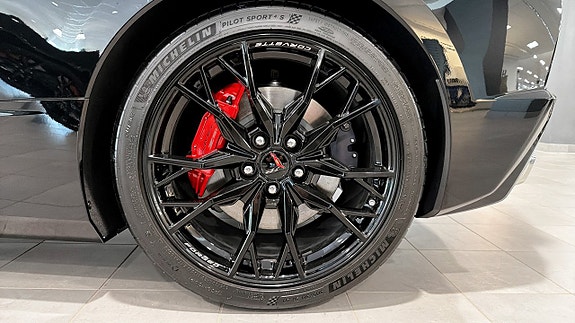 Chevrolet Corvette 8 of 18
