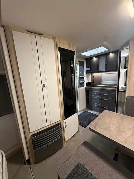 Hobby DE Luxe 460 SFF 7 of 11