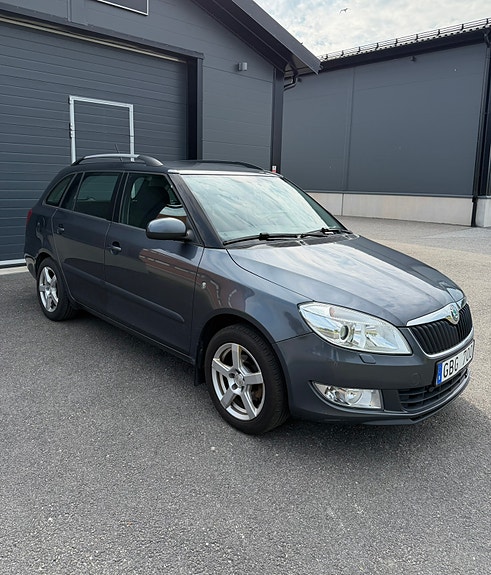 Skoda Fabia 2 of 5