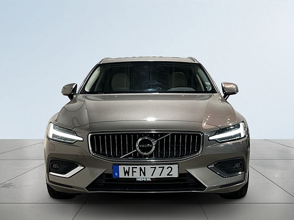 Volvo V60 2 of 5