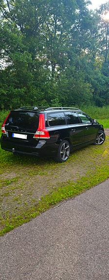 Volvo V70 2 of 5