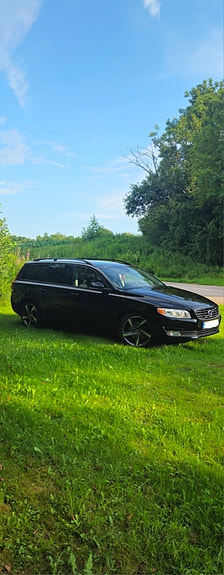 Volvo V70 3 of 5