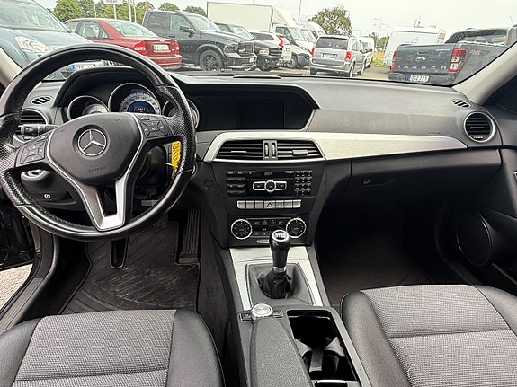 Mercedes-Benz C220 11 of 15
